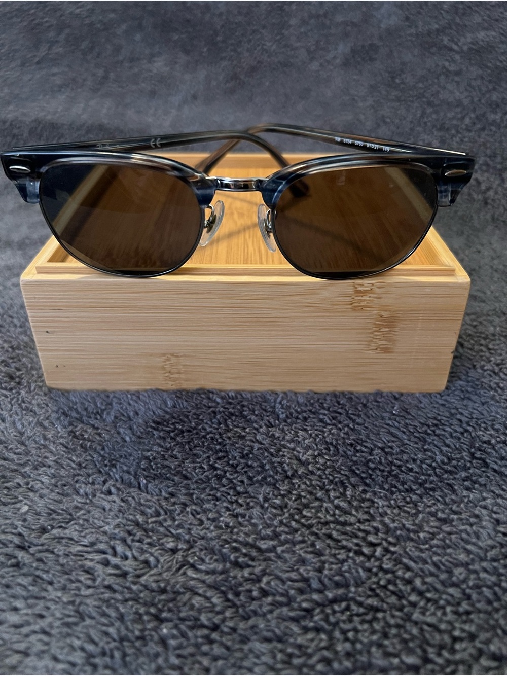 Ray-Ban Black Frame Sunglasses - unisex